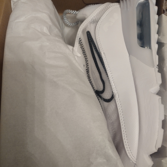 WMNS AIR Max 2090 - Picture 1 of 5